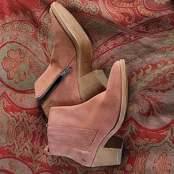 FRYE ALTON CHELSEA BOOTS IN ROSEWOOD - Picture 13 of 16